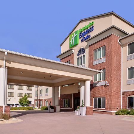 Holiday Inn Express & Suites Emporia Northwest By Ihg Exterior foto