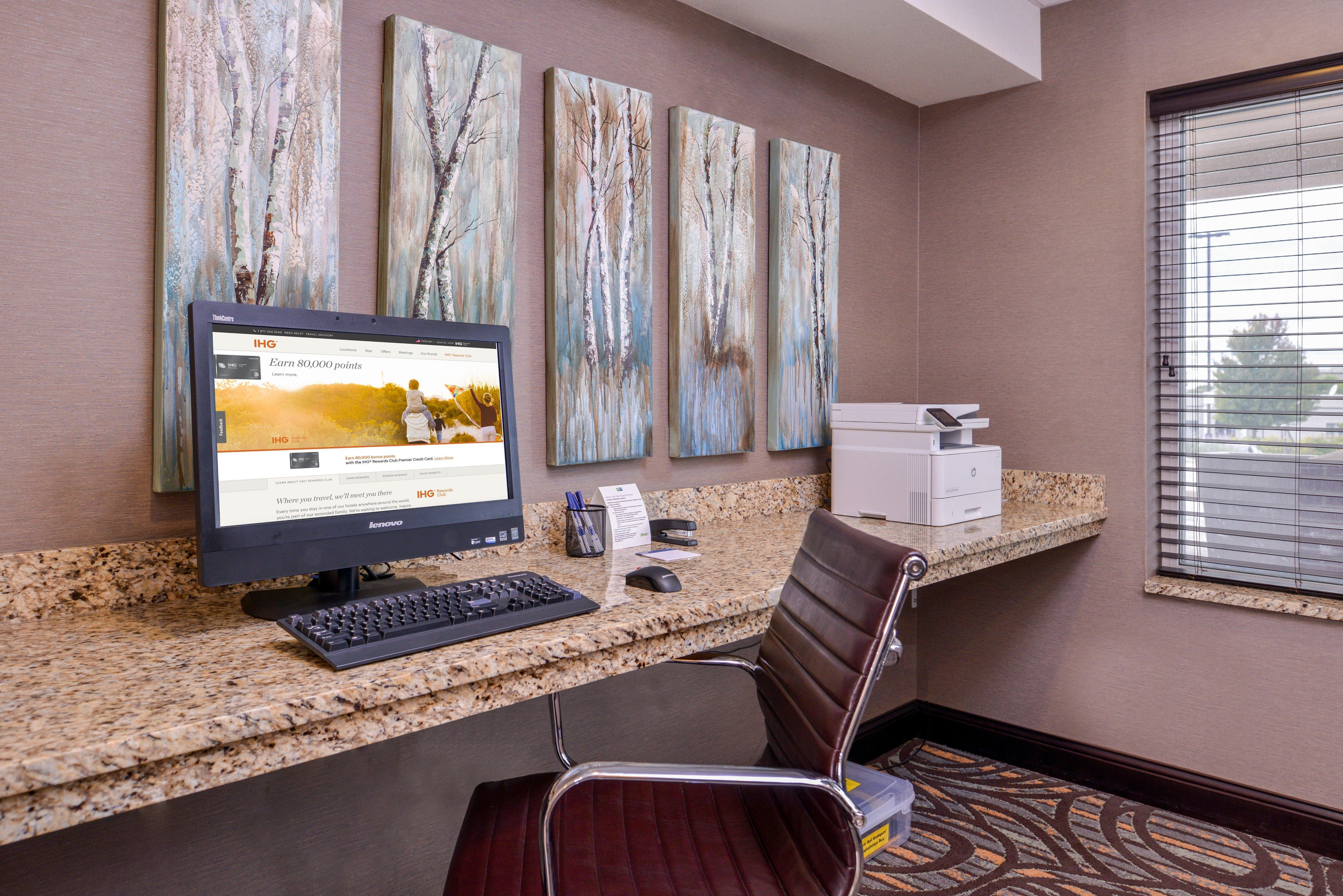 Holiday Inn Express & Suites Emporia Northwest By Ihg Exterior foto