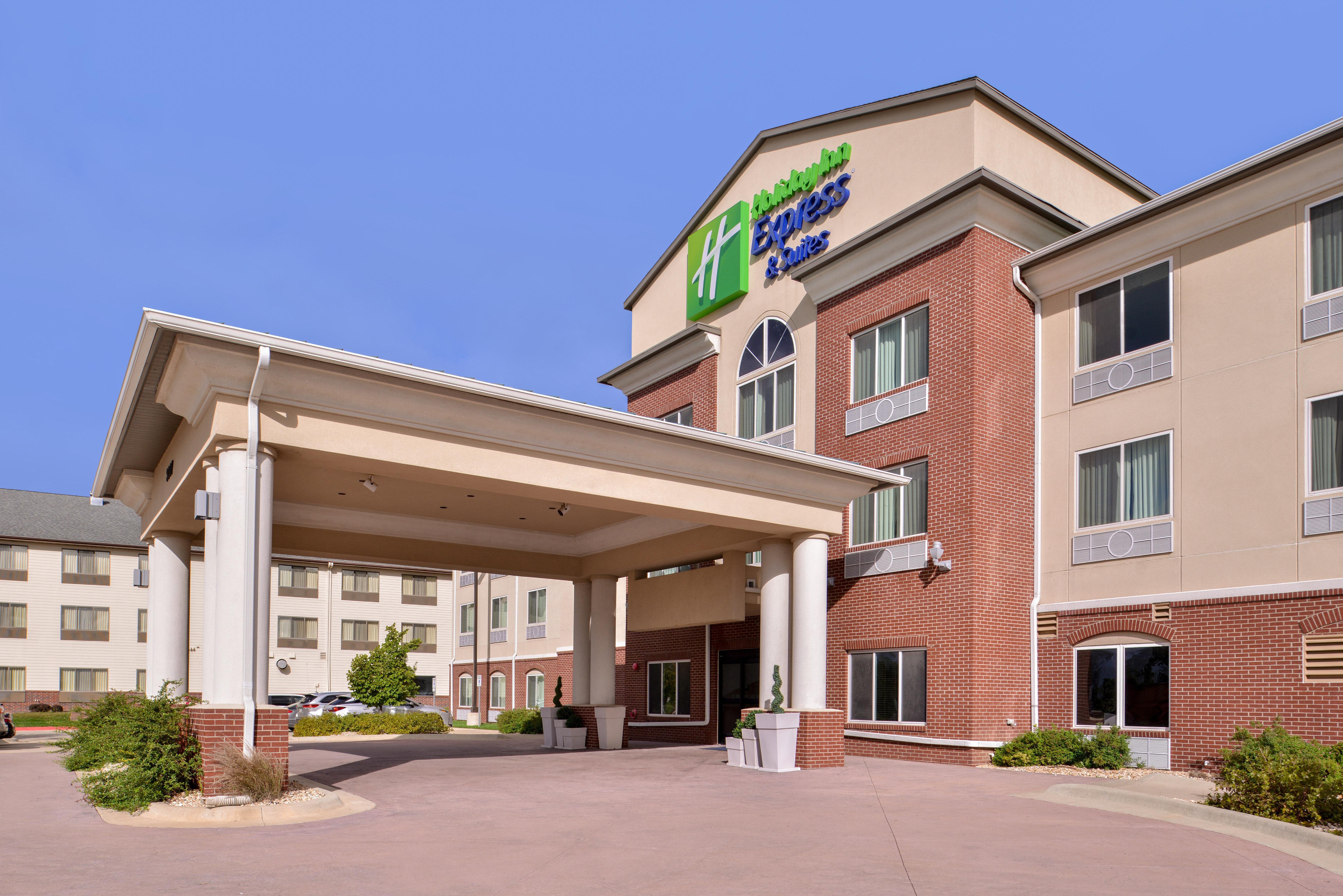 Holiday Inn Express & Suites Emporia Northwest By Ihg Exterior foto